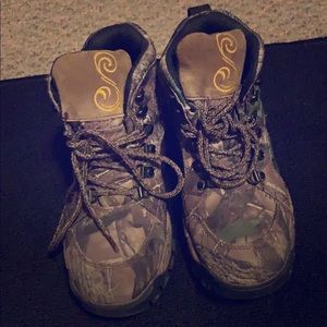 Hiking shoes good Quality